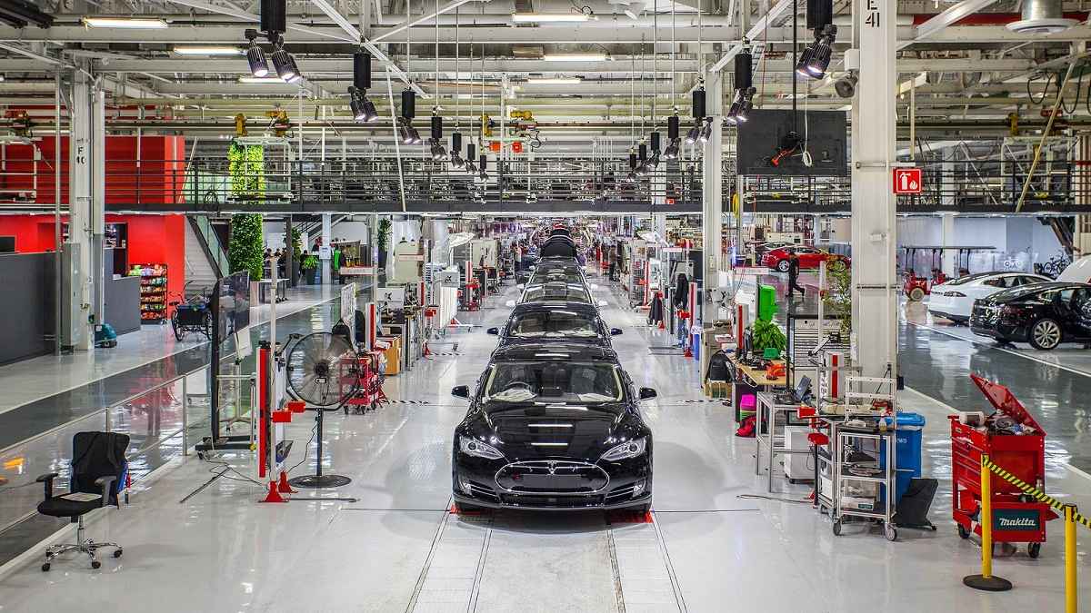 Tesla Fabrikaları Milyarlarca Dolar Zarar Etmeye Başladı 1 Tesla Fabrikaları Milyarlarca Dolar Zarar Etmeye Başladı