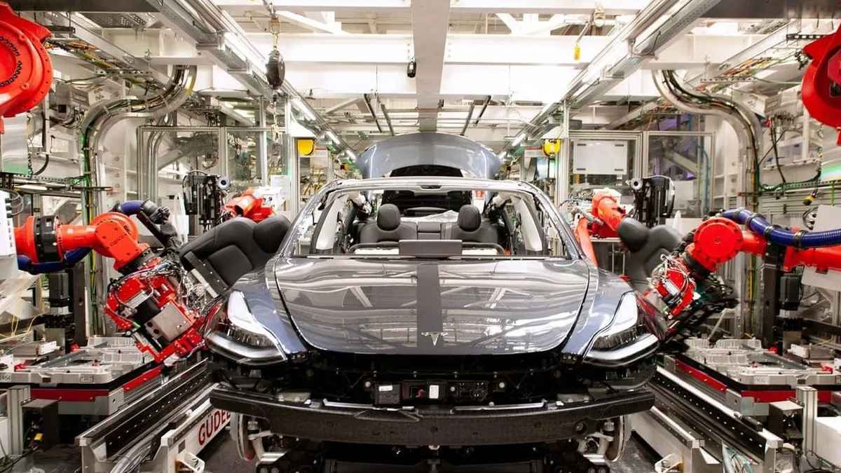 Tesla Fabrikaları Milyarlarca Dolar Zarar Etmeye Başladı 3 Tesla Fabrikaları Milyarlarca Dolar Zarar Etmeye Başladı
