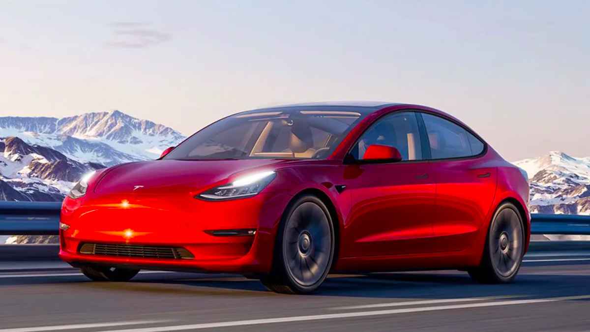 Tesla Binlerce Aracını Geri Çağırıyor! 2 Tesla Binlerce Aracını Geri Çağırıyor