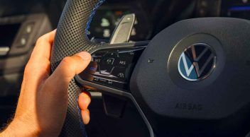 Volkswagen, Direksiyon Üzerinde Fiziksel Düğmelere Geri Dönüyor