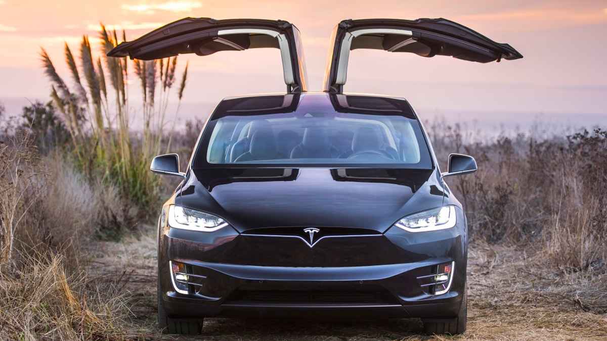 Tesla, Tüm Otomobillerin Fiyatında İndirim Yaptı 4 Tesla Model X