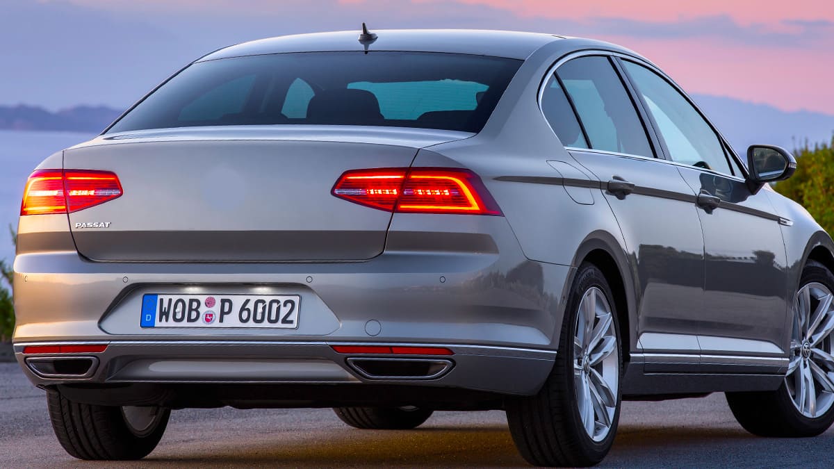 Sedan Otomobillerin Arka Camlarında Neden Silecek Bulunmaz? 2 Sedan Otomobillerin Arka Camlarında Neden Silecek Bulunmaz