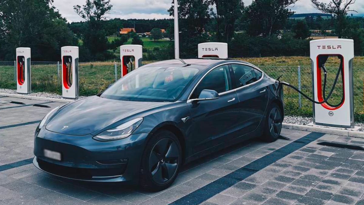 Tesla, Abd, Çin, Kanada ve Japonya'da Fiyatlarını Yükseltti 2 Tesla, Otomobil Fiyatlarını Yükseltti