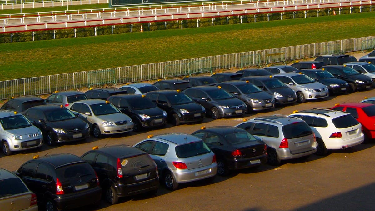 Stokçuluk Yapan Bayilerin Yetki Belgeleri İptal Edilecek! Para Cezası Uygulanacak! 3 bayiler hakkında 4 milyon 458 bin 600 liraya kadar idari para cezası