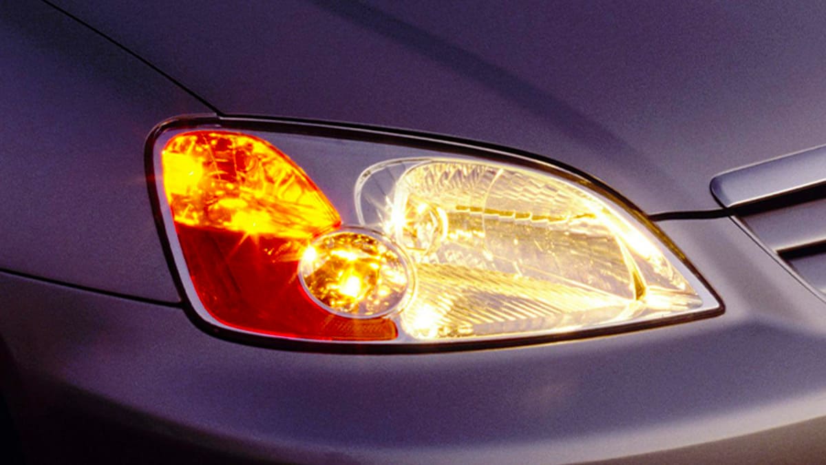 Xenon Far Nedir? Xenon ve Halojen Farın Karşılaştırılması 4 halojen far