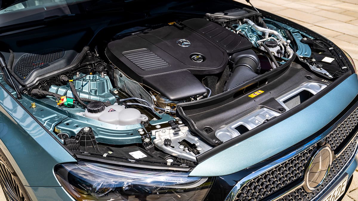 Yeni 2024 Mercedes E-Serisi Türkiye'de: İşte Fiyatı ve Özellikleri 10 yeni e-serisi motor