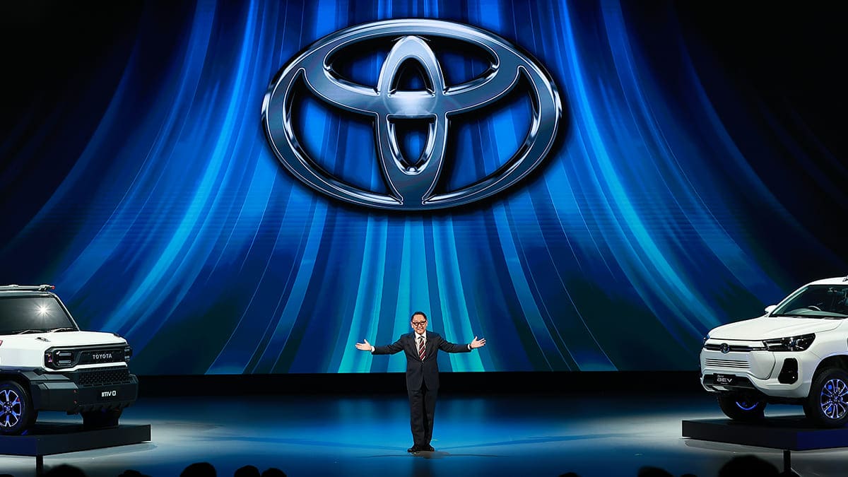 Toyota'nın Lideri: Tam Elektrikli Araçlara Geçiş Çözüm Değil!