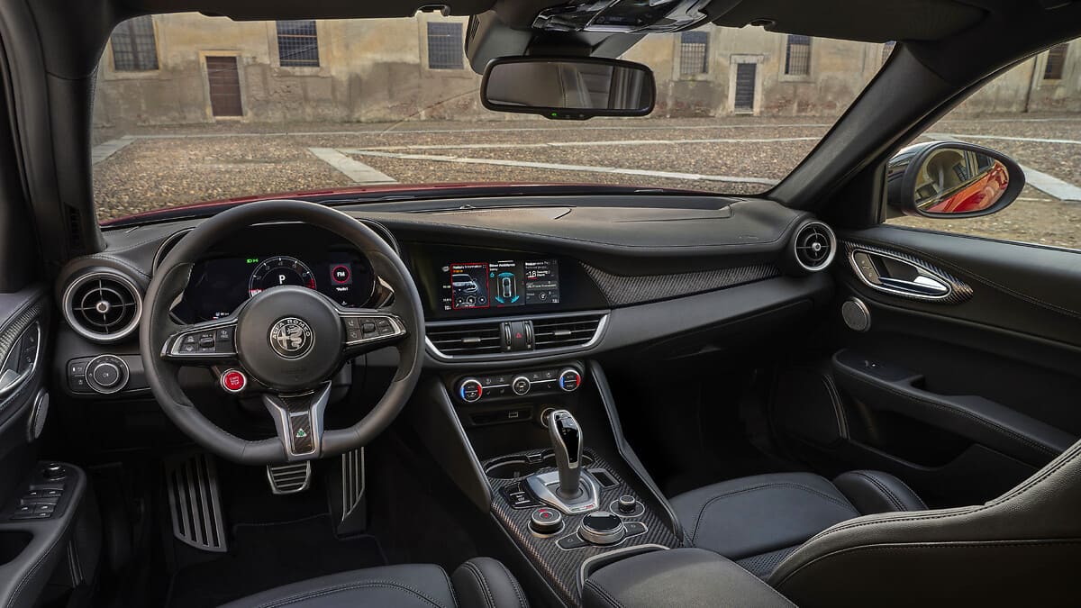 Alfa Romeo Giulia'nın Boyutları ve Bagaj Kapasitesi