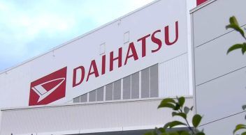 Daihatsu, Araç Güvenlik Test Hatalarının Ardından Üretim Faaliyetlerini Yeniden Başlatıyor